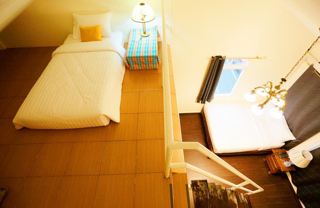 The Myth - Sud Sathorn Bed & Breakfast Bangkok Bagian luar foto