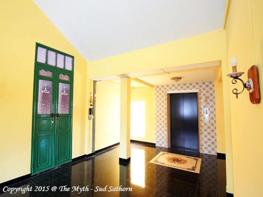 The Myth - Sud Sathorn Bed & Breakfast Bangkok Bagian luar foto